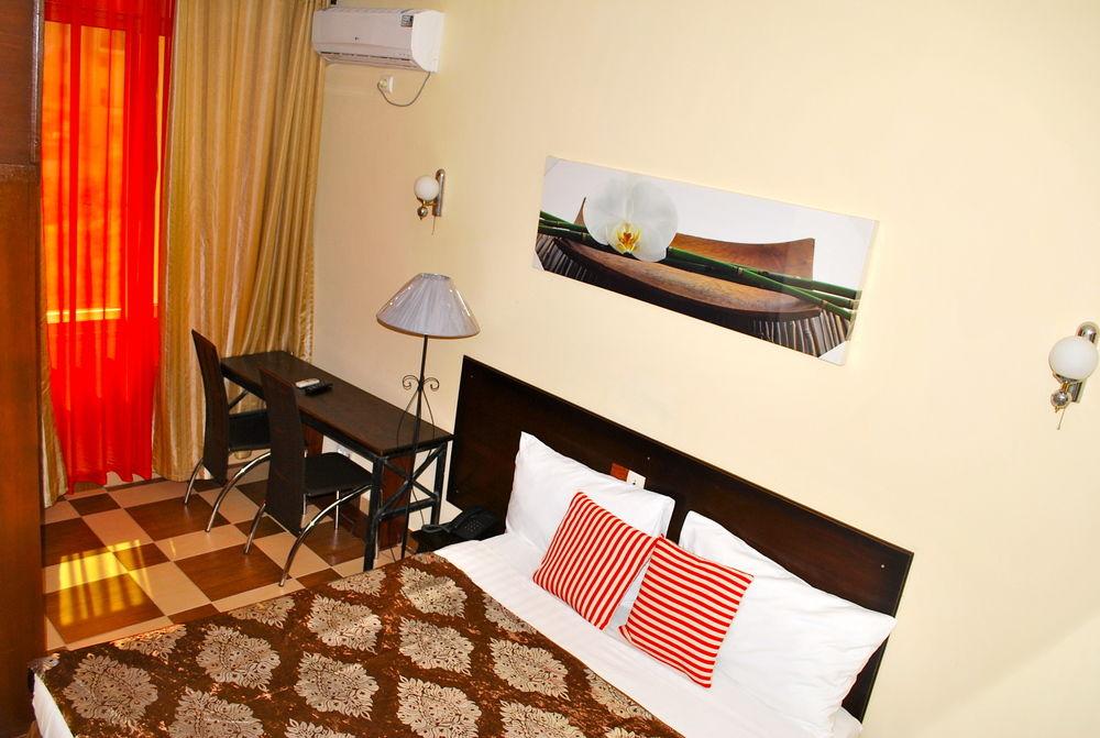 Yaahot Hotel ยาอุนเด ภายนอก รูปภาพ