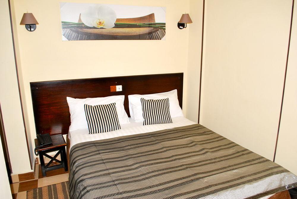 Yaahot Hotel ยาอุนเด ภายนอก รูปภาพ