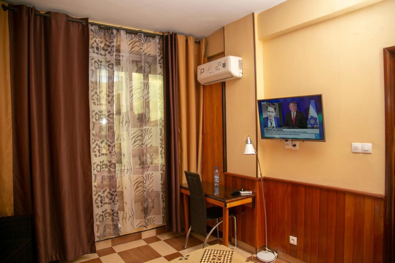 Yaahot Hotel ยาอุนเด ภายนอก รูปภาพ