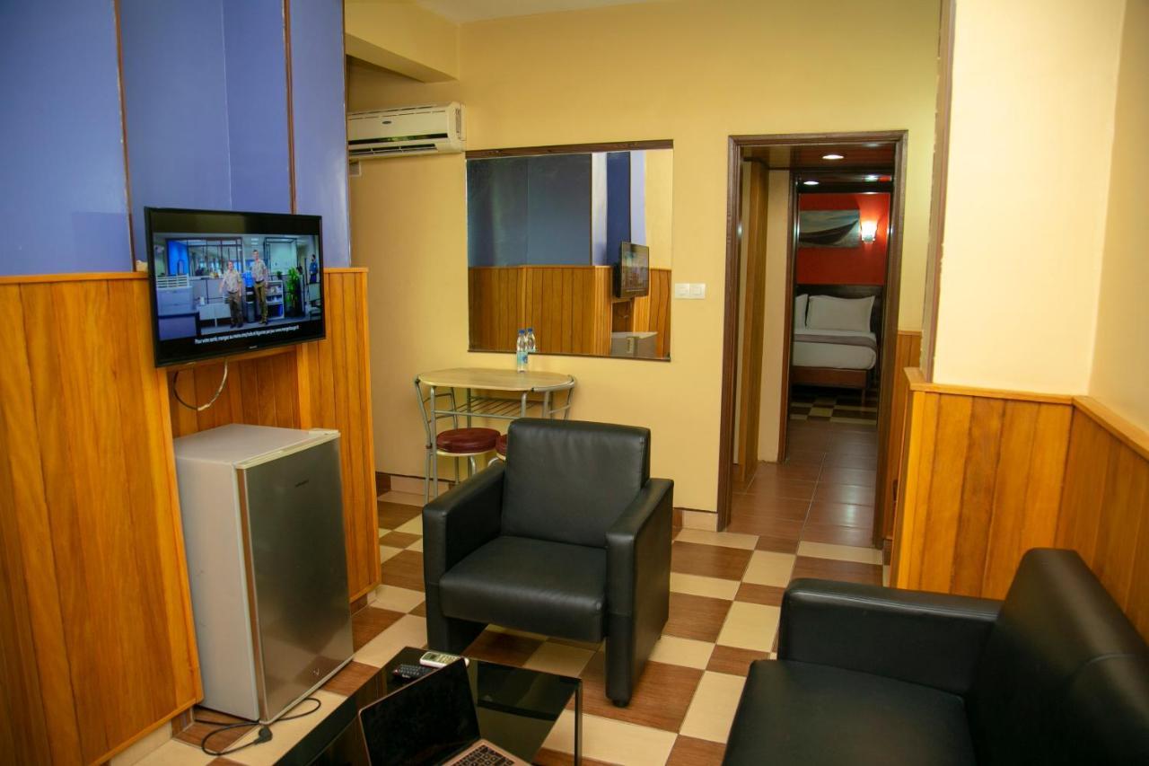 Yaahot Hotel ยาอุนเด ภายนอก รูปภาพ