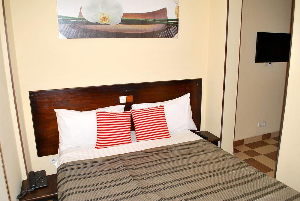 Yaahot Hotel ยาอุนเด ภายนอก รูปภาพ