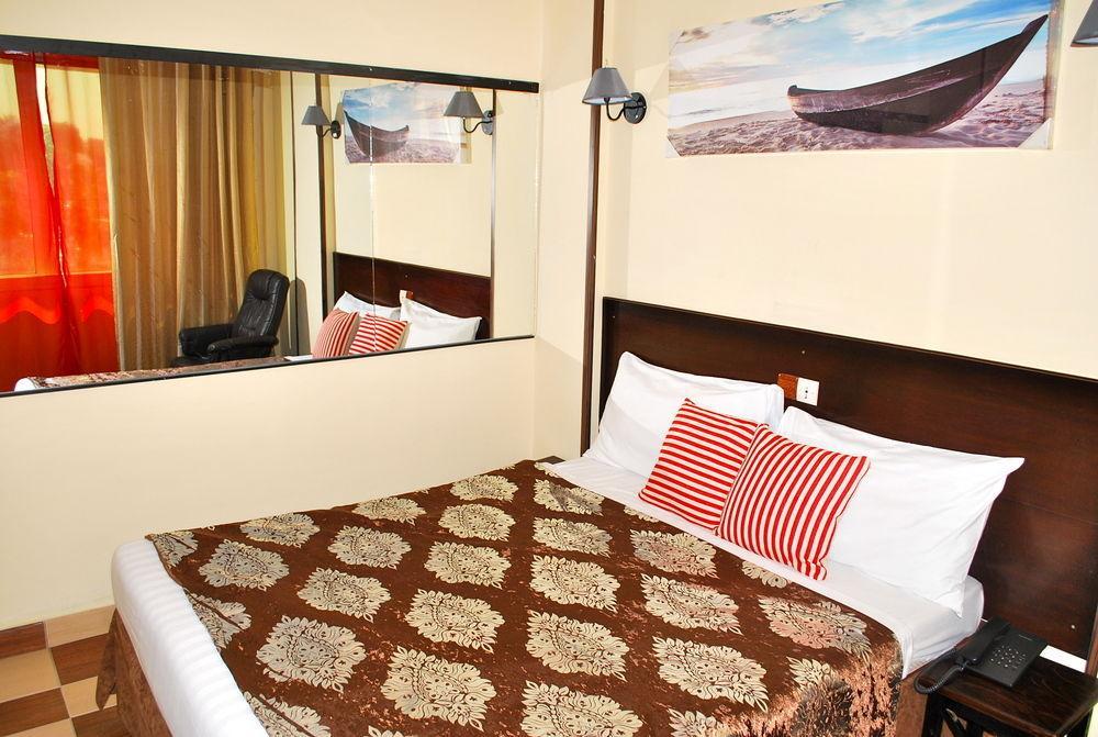 Yaahot Hotel ยาอุนเด ภายนอก รูปภาพ