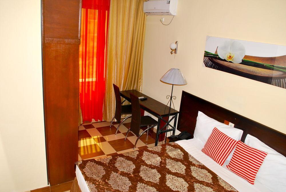 Yaahot Hotel ยาอุนเด ภายนอก รูปภาพ