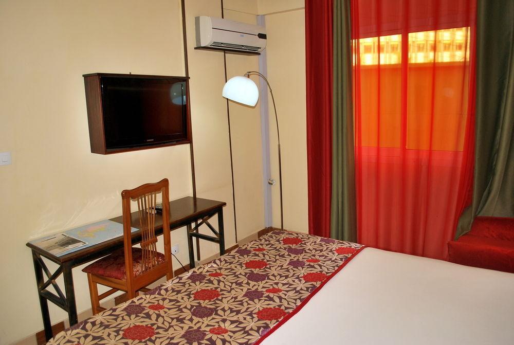 Yaahot Hotel ยาอุนเด ภายนอก รูปภาพ