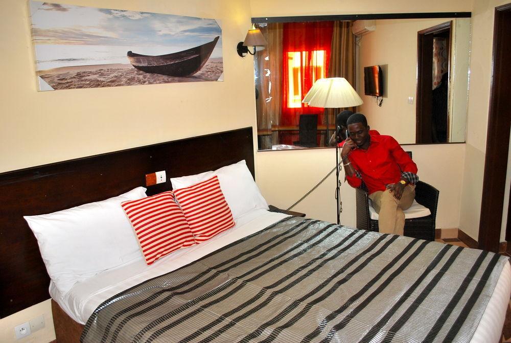 Yaahot Hotel ยาอุนเด ภายนอก รูปภาพ