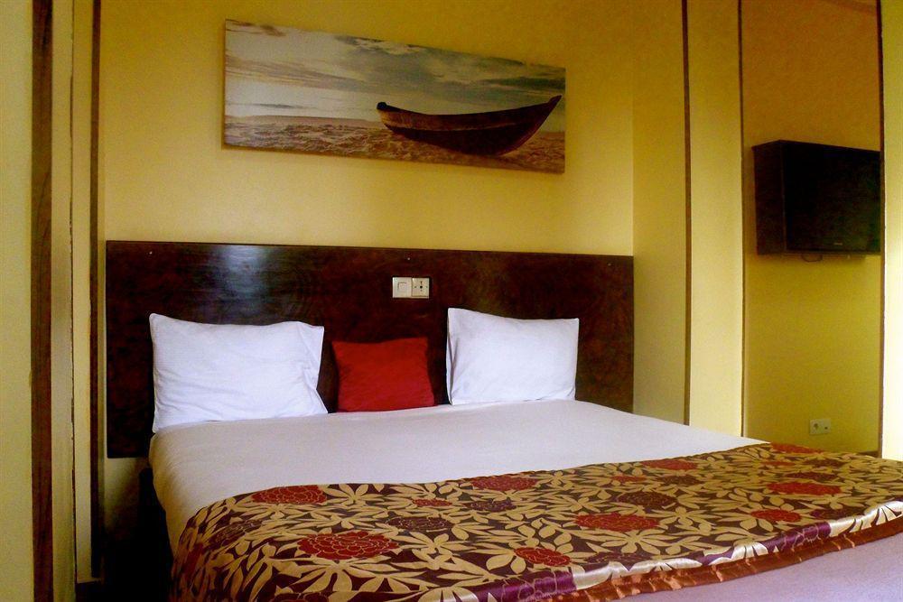 Yaahot Hotel ยาอุนเด ภายนอก รูปภาพ