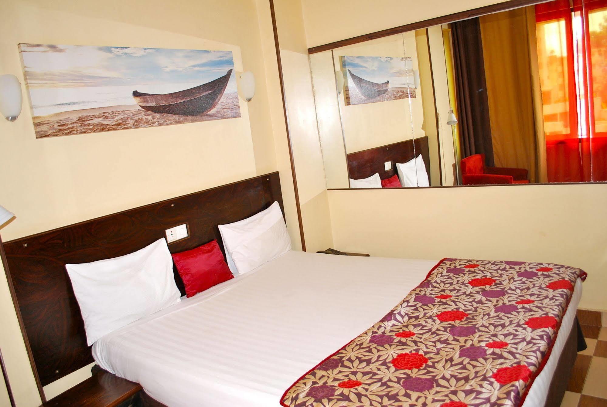 Yaahot Hotel ยาอุนเด ภายนอก รูปภาพ