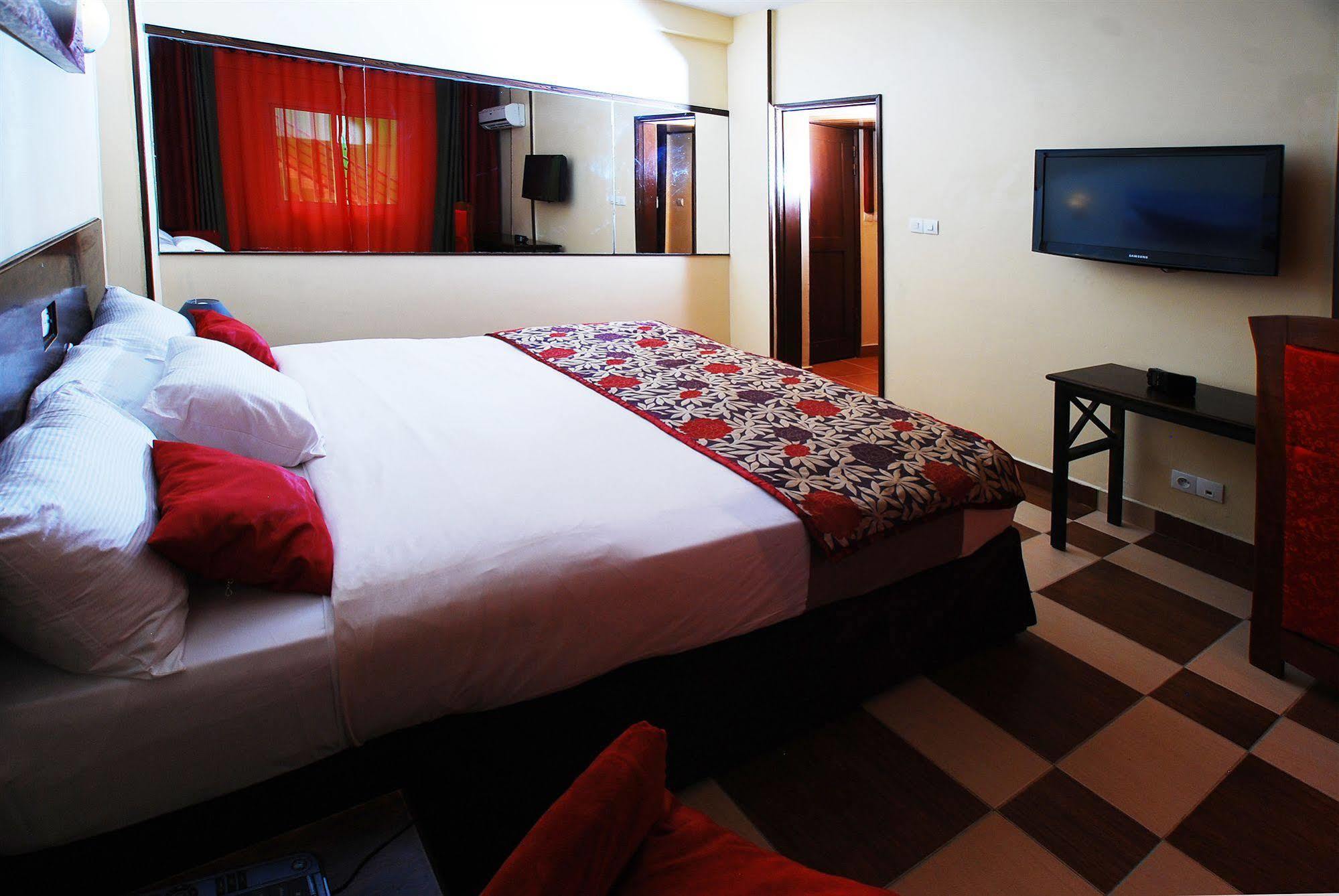 Yaahot Hotel ยาอุนเด ภายนอก รูปภาพ
